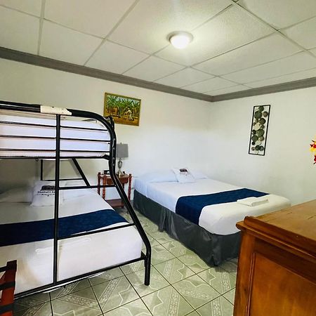 Hostal Clary León المظهر الخارجي الصورة