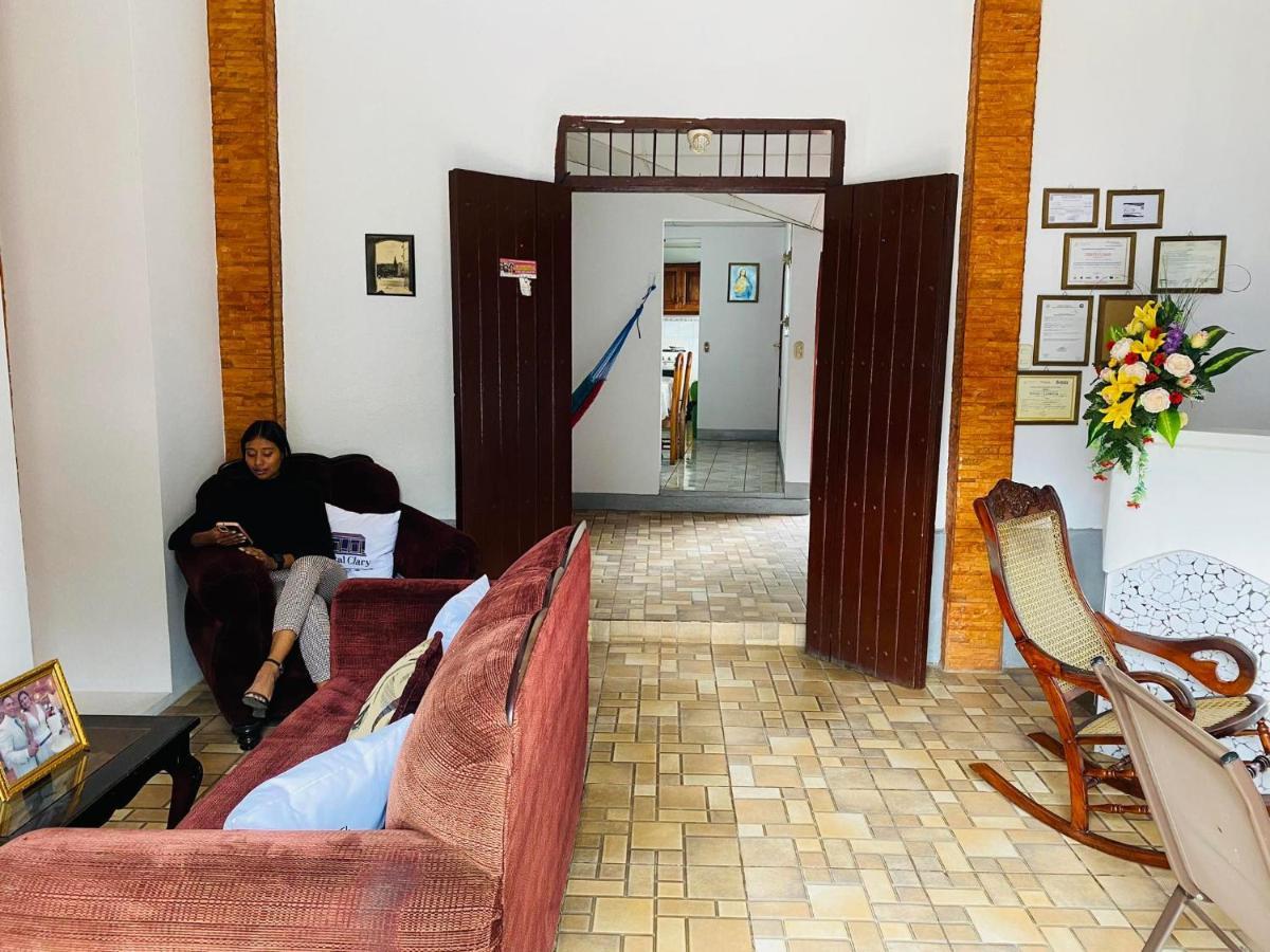 Hostal Clary León المظهر الخارجي الصورة